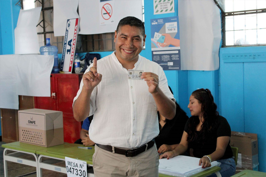Elecciones 2026: Charlie Carrasco emite su voto